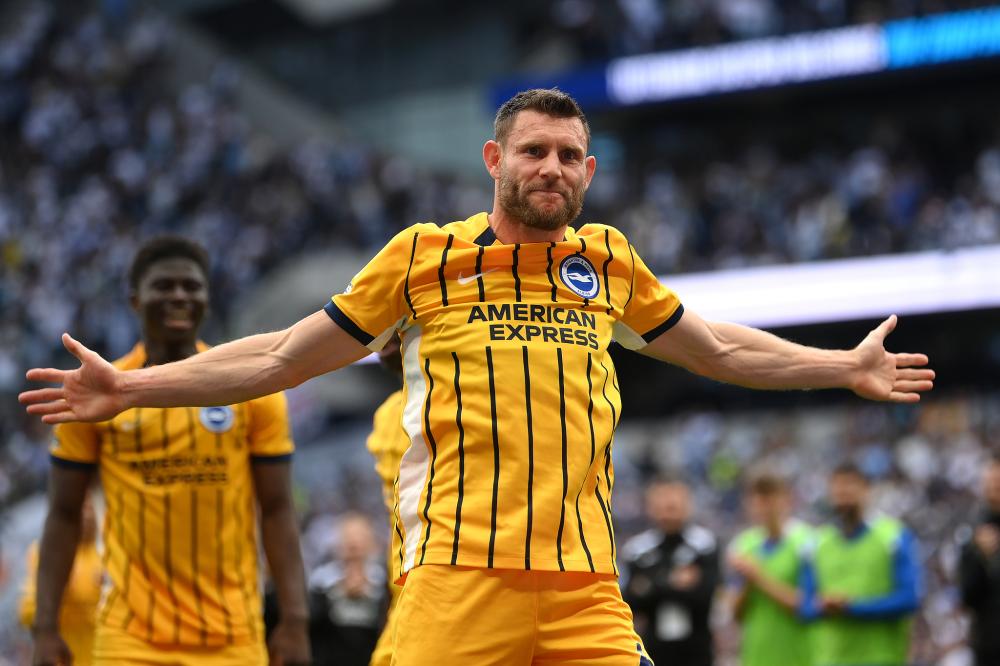 CBA：深圳男篮三分火力全开 主场击败上海